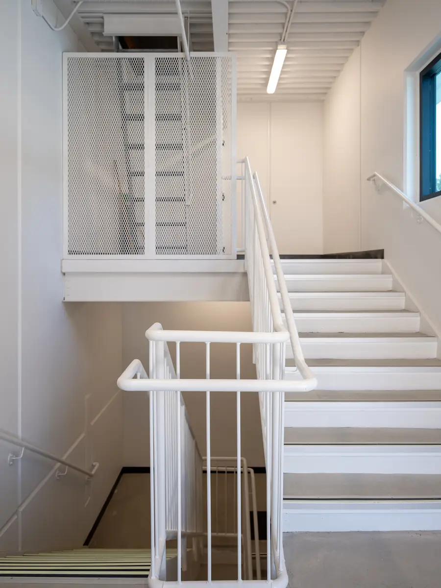 A white stair with open risers