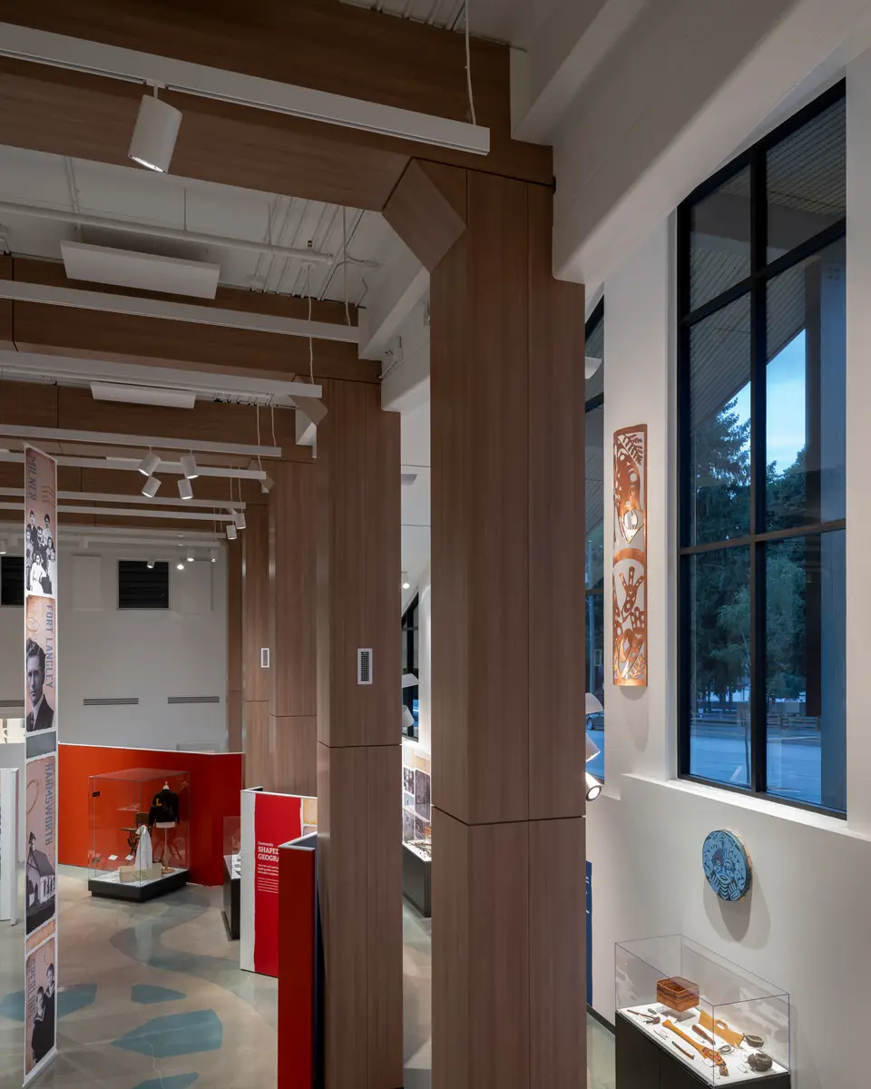 A gallery bay with a red wall and a low display